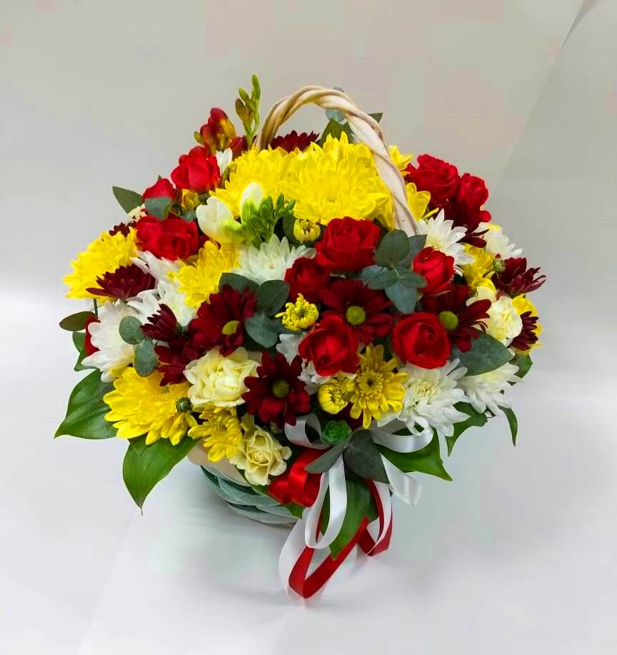 Цветочная композиция из Хризантемы и Розы в корзине в Ивановское
