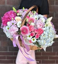Цветочная композиция из Розы, Хризантемы, Пионы и Лизиантусы в корзине в Ивановское