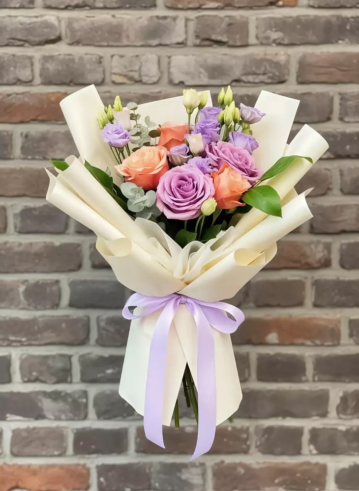 Букет цветов из: Лизиантусы и Розы в Ивановское