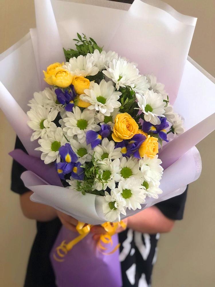 Букет цветов из: Ирисы, Хризантемы и Розы в Ивановское