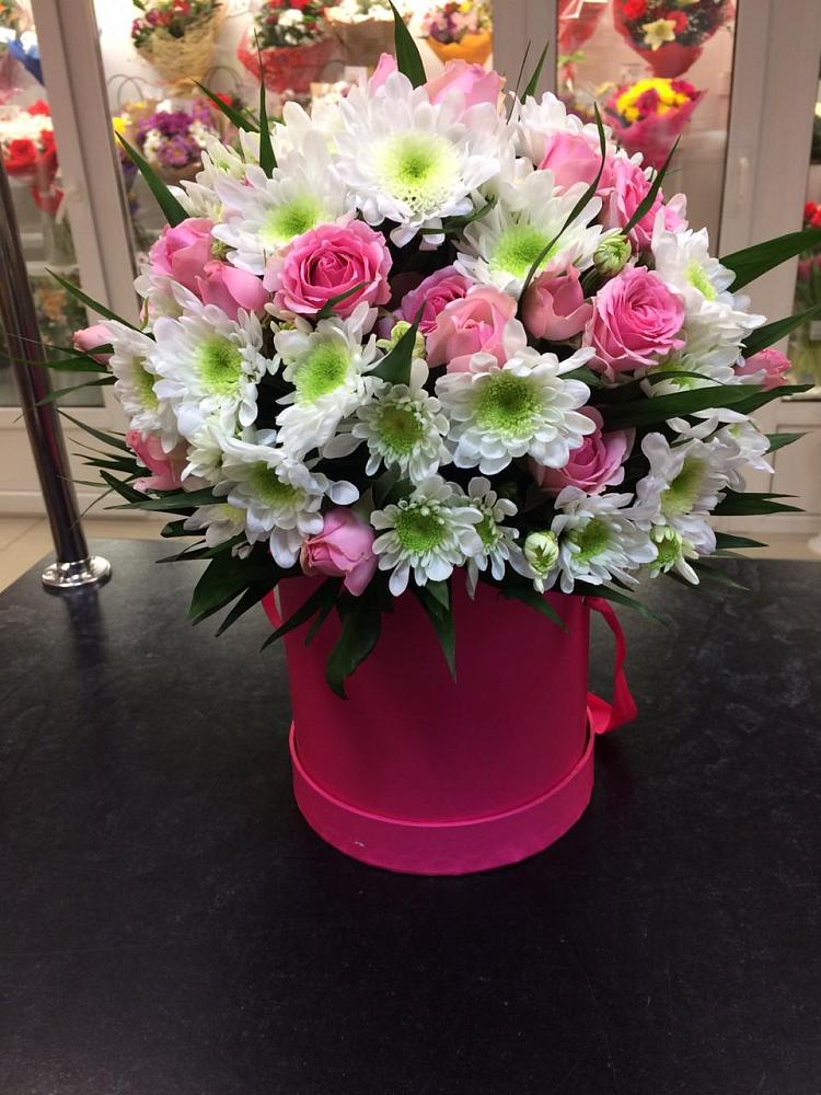 Цветочная композиция из Розы и Хризантемы в шляпной коробке в Ивановское