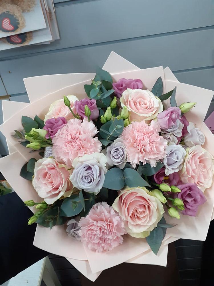 Букет цветов из: Розы, Гвоздики и Лизиантусы в Ивановское